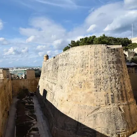 Cozy With Private Backyard In By 360 Estates Apartman