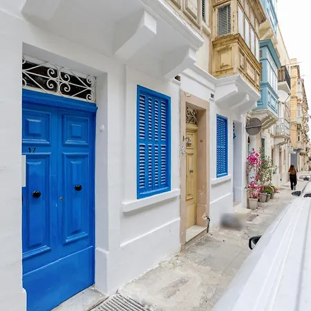 Cozy With Private Backyard In By 360 Estates