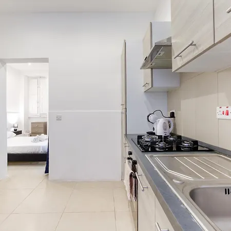 Cozy With Private Backyard In By 360 Estates フロリアーナ