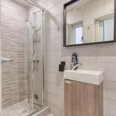 Cozy With Private Backyard In By 360 Estates Apartment *