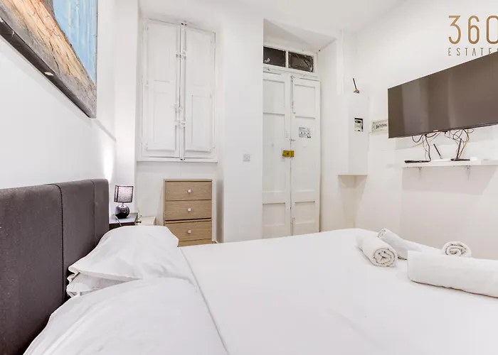 Appartement Cozy With Private Backyard In By 360 Estates *