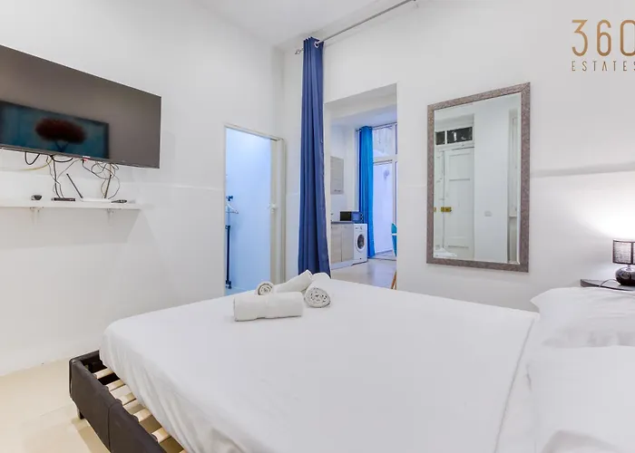 Cozy With Private Backyard In By 360 Estates Il-Furjana