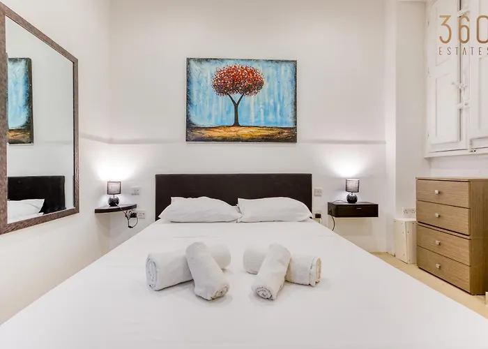 Cozy With Private Backyard In By 360 Estates *