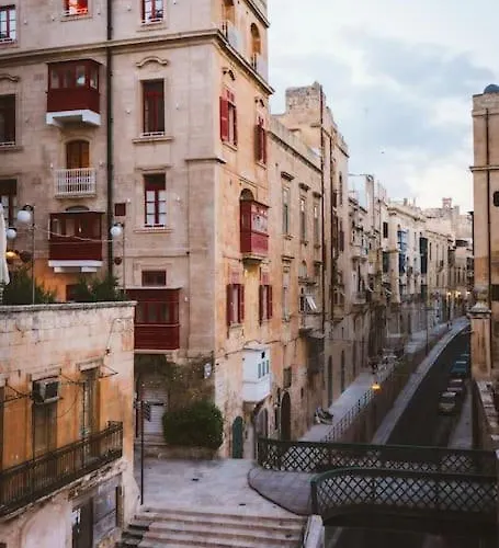 Cozy With Private Backyard In By 360 Estates