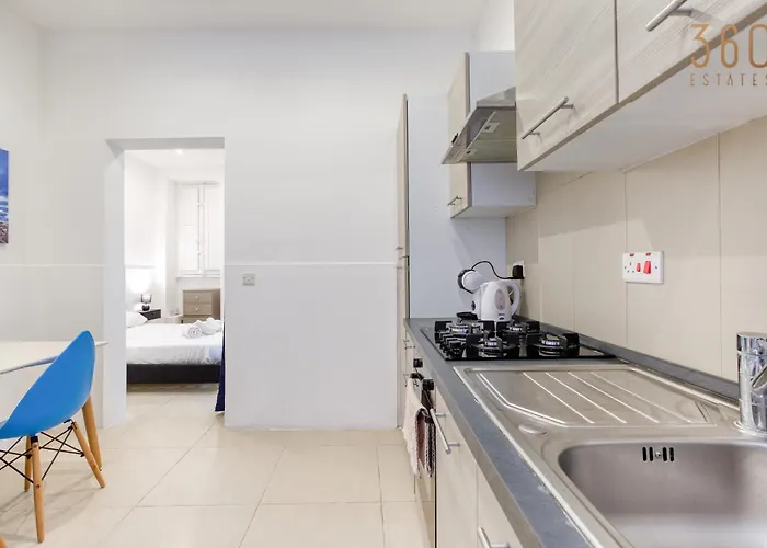 Cozy With Private Backyard In By 360 Estates Il-Furjana