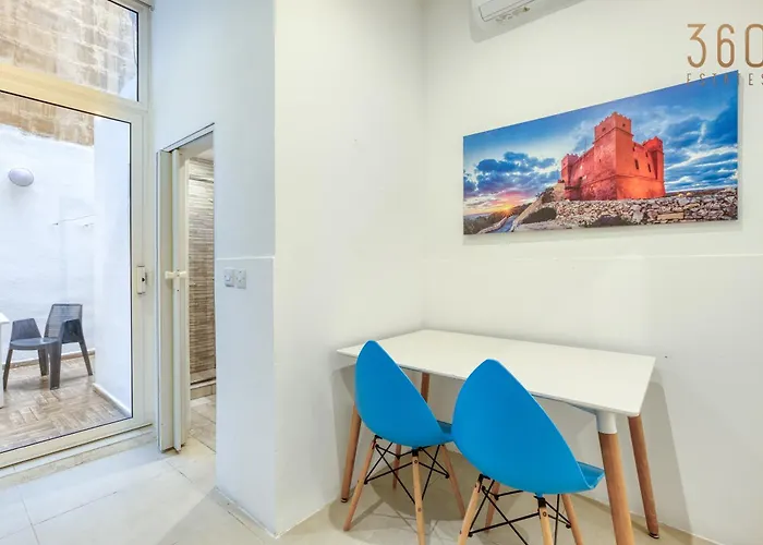 Cozy With Private Backyard In By 360 Estates Appartement *