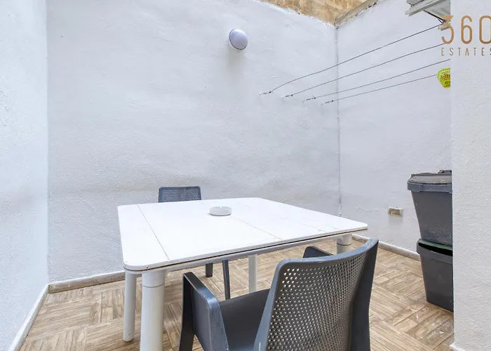 Appartement Cozy With Private Backyard In By 360 Estates