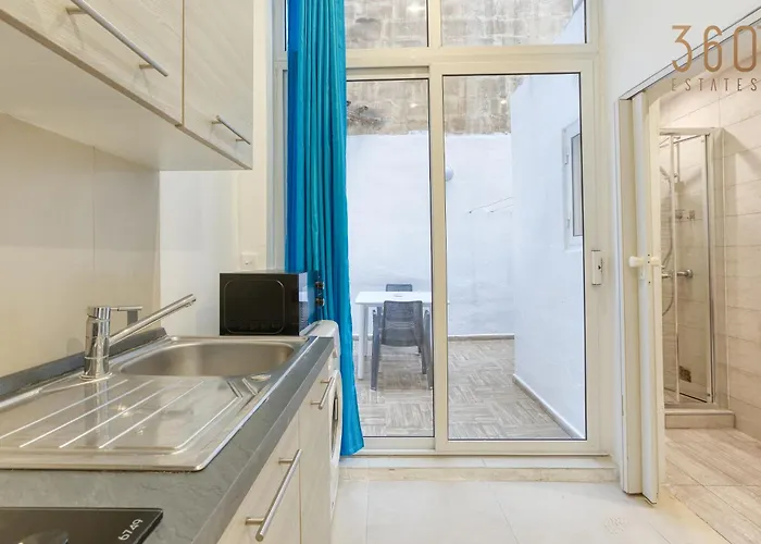 Cozy With Private Backyard In By 360 Estates Appartement