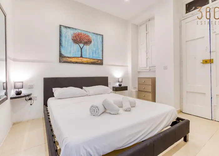 Cozy With Private Backyard In By 360 Estates * Il-Furjana