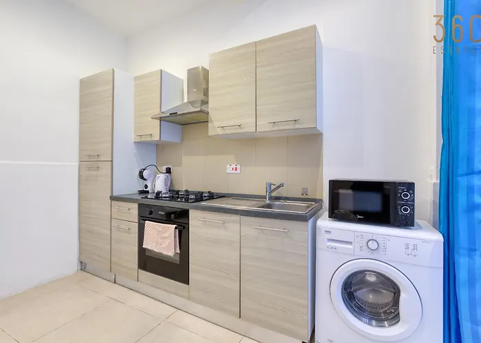 Cozy With Private Backyard In By 360 Estates Appartement *