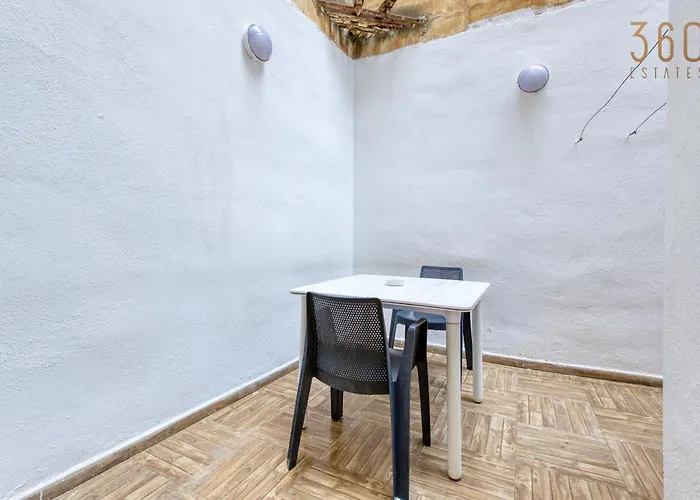 Cozy With Private Backyard In By 360 Estates Il-Furjana